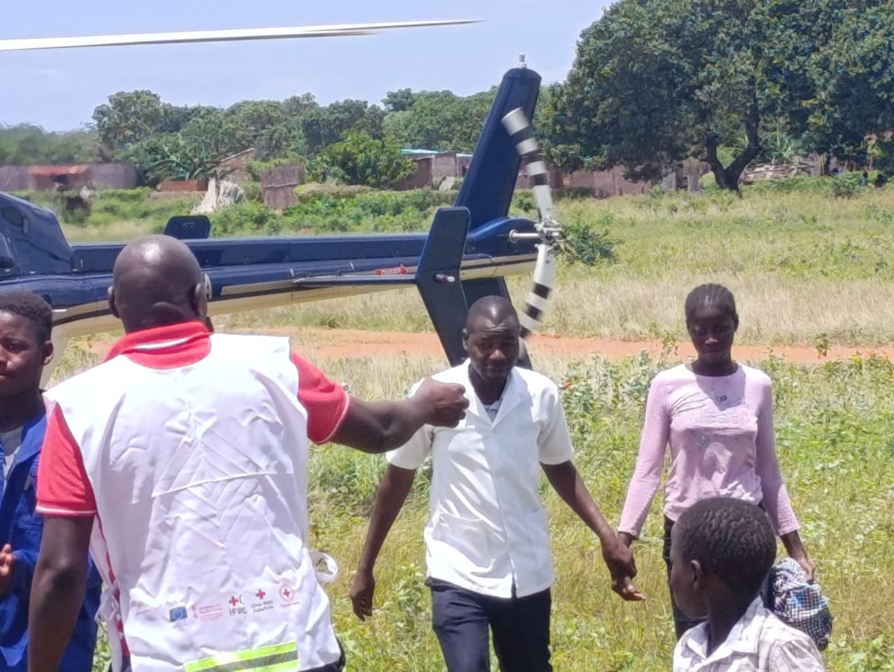 Mobilização de voluntários e apoio comunitário em campo